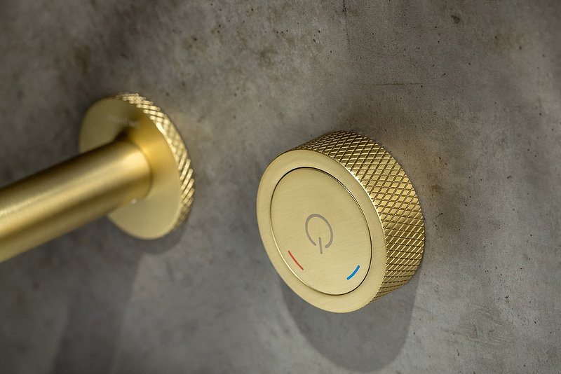 Смеситель автоматический для раковины из стены на 2 отв. TECH Matt Gold Смеситель автоматический для раковины из стены на 2 отв. TECH Matt Gold
