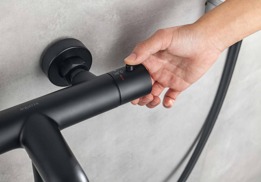 Термостатический смеситель для ванны AQUATEK, матовый черный AQ1043MB  Термостатический смеситель для ванны AQUATEK, матовый черный AQ1043MB