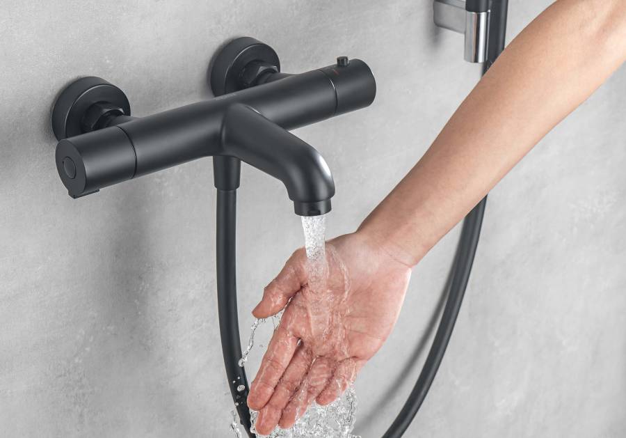 Термостатический смеситель для ванны AQUATEK, матовый черный AQ1043MB  Термостатический смеситель для ванны AQUATEK, матовый черный AQ1043MB