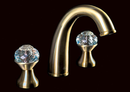 Смеситель для раковины на 3 отверстия_Комплект