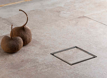 13000099 Точечный трап 150х150 мм Confluo Standard Vertical Ceramic, полая под плитку, с рамкой Исполнение: Хром 