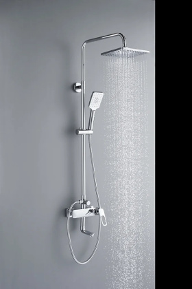 Смеситель Rossinka RS46-46 для ванны с регулируемой высотой штанги и лейкой "Тропический дождь" Смеситель Rossinka RS46-46 для ванны с регулируемой высотой штанги и лейкой "Тропический дождь"