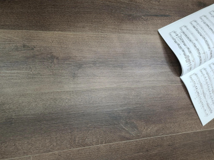 Кварц-виниловый ламинат SPC Aspenfloor Trend TR2-07 Дуб Оникс 4V (4мм//2,245м2) (1 220мм*184мм), м2 Кварц-виниловый ламинат SPC Aspenfloor Trend TR2-07 Дуб Оникс 4V (4мм//2,245м2) (1 220мм*184мм), м2