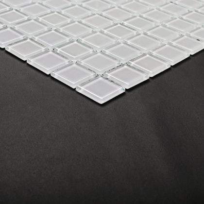 Мозаика стеклянная White Glass (чип 4*25*25) 300*300(22шт.-1.98м2), м2 Мозаика стеклянная White Glass (чип 4*25*25) 300*300(22шт.-1.98м2), м2