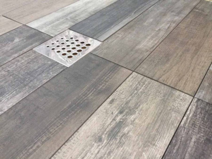 13000009 Точечный трап 150х150 мм Confluo Standard Drops 1,металл с перфорацией Drops (Капли), без рамки Исполнение: Хром 